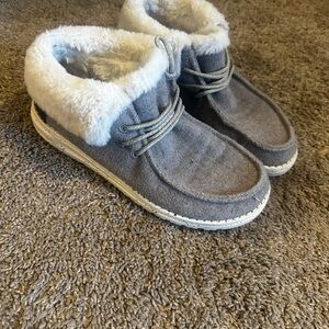 Hey Dude Women's Gray Fur-Lined Shoes